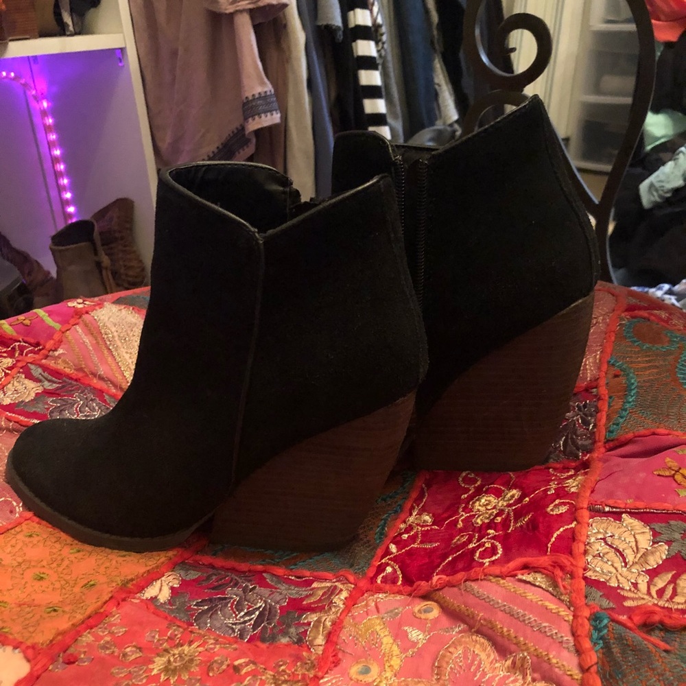 Black wedge bootie